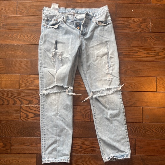 Levi’s Distressed 501 Jeans - Picture 2 of 4